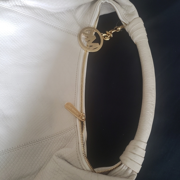 Michael Kors - Picture 2 of 3